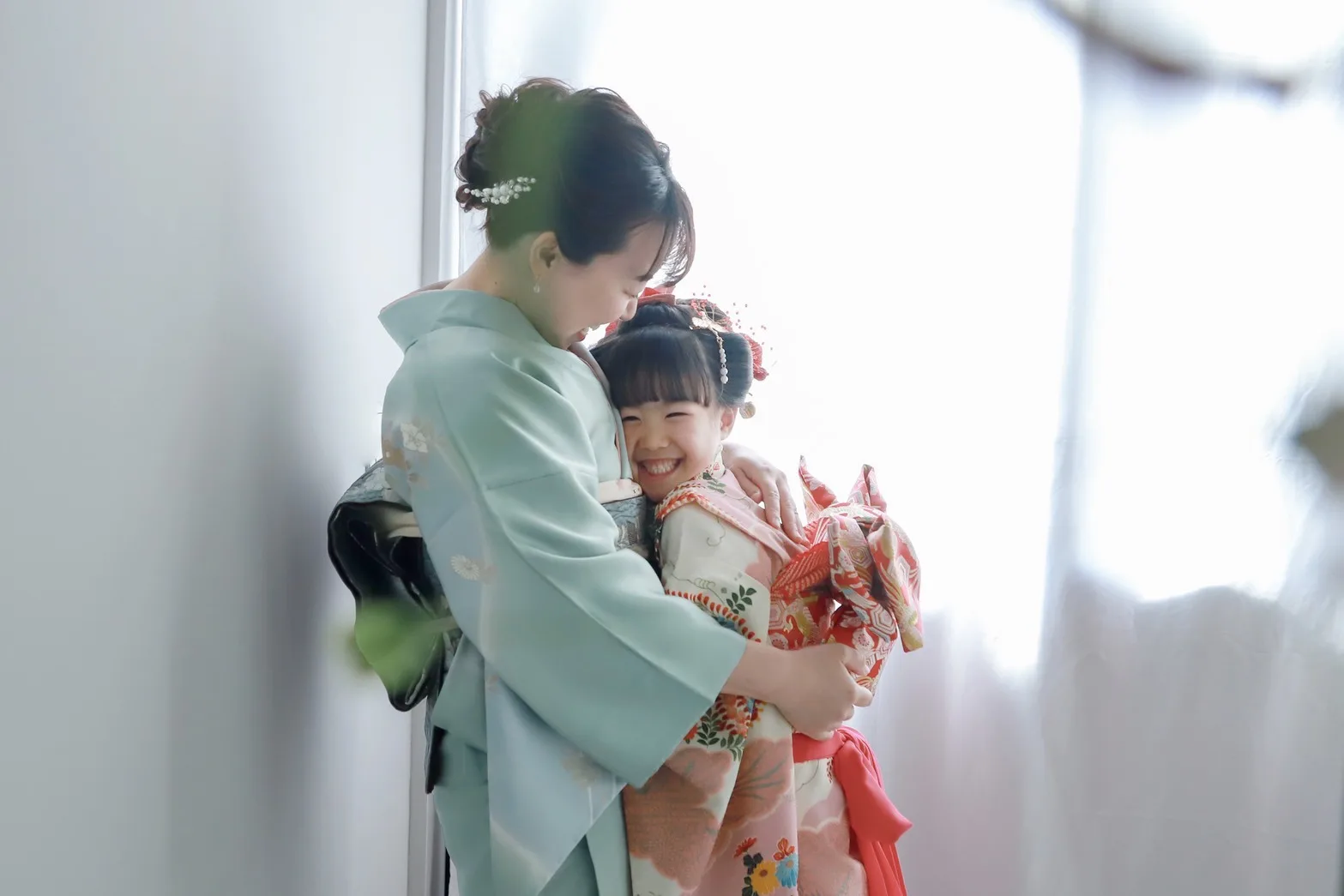 着物姿で笑い合う母娘